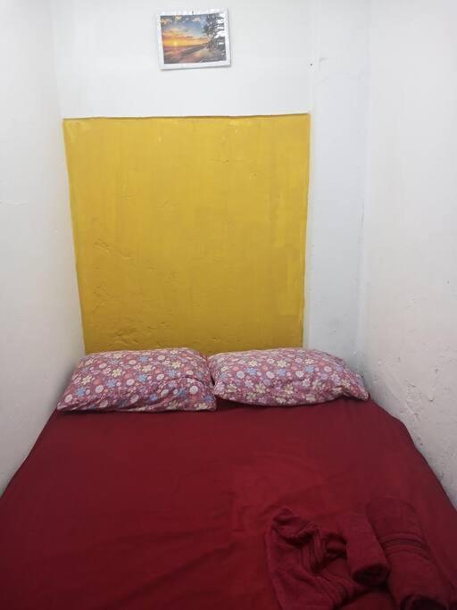 Casa Amarela, Ilha Dos Frades *